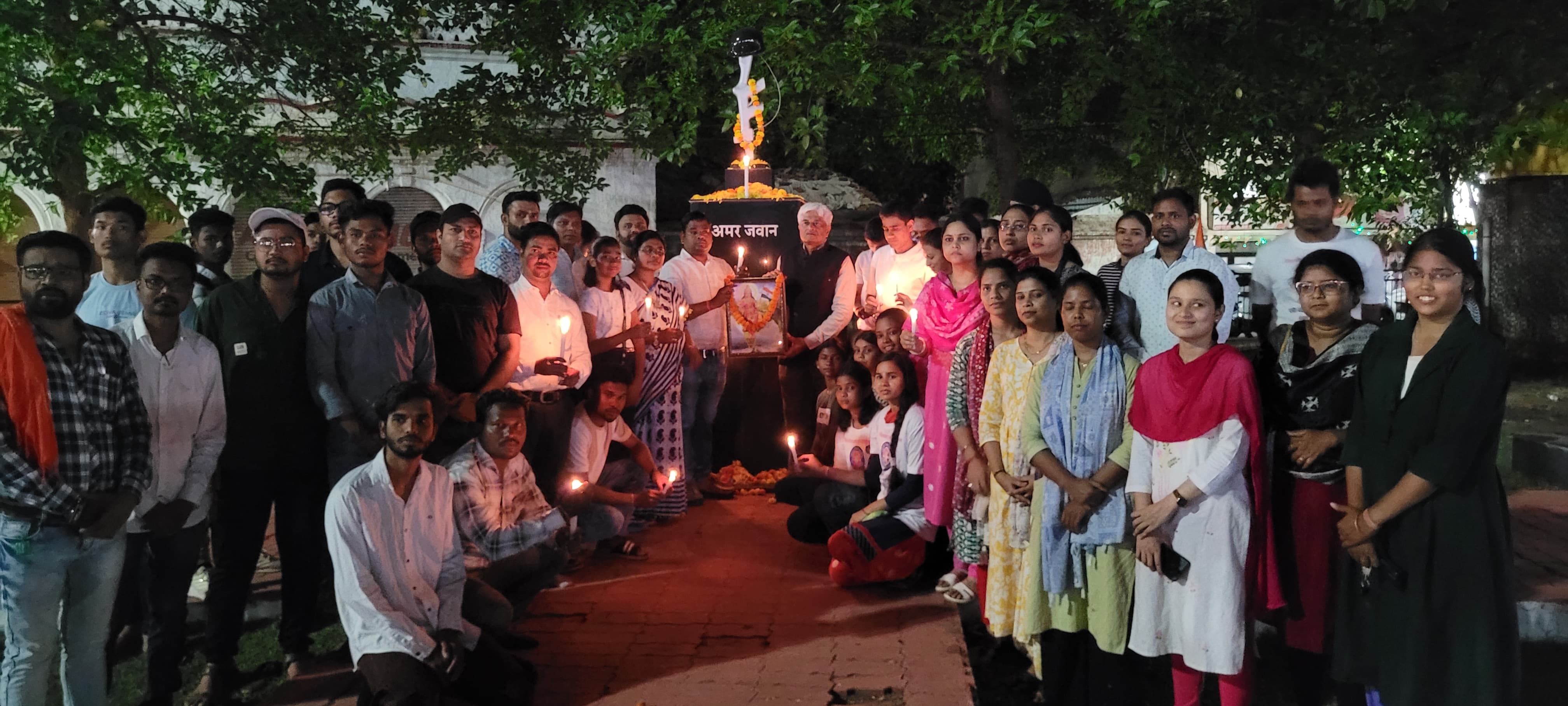 पहलगाम आतंकी हमला - कैंडल मार्च निकालकर विवि परिवार ने दी श्रद्धांजलि/ 25 april 2025